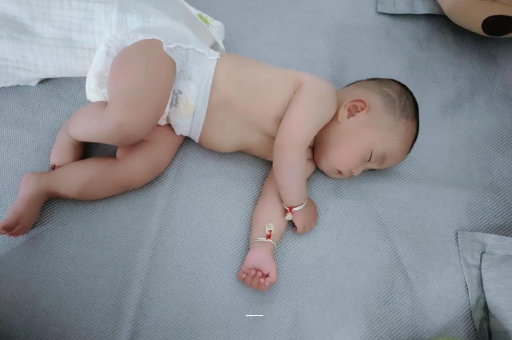 琼中五个月宝宝呕吐